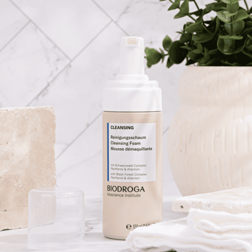 Biodroga Bioscience Institute Cleansing Foam - Image 2